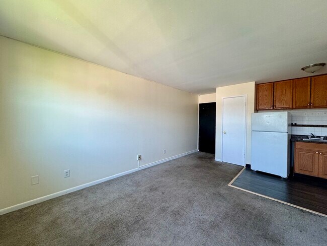 Building Photo - 145 Cowles St