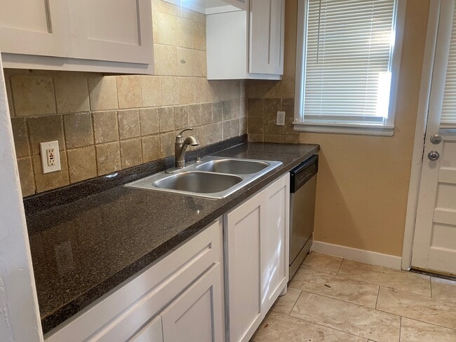 Building Photo - 10421 Desdemona Dr