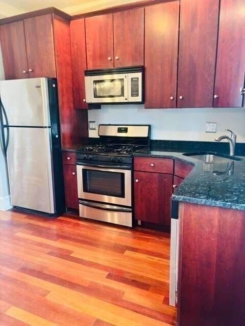 Primary Photo - 650 E 6th St