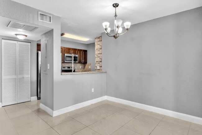 Foto del edificio - 2803 N Oakland Forest Dr