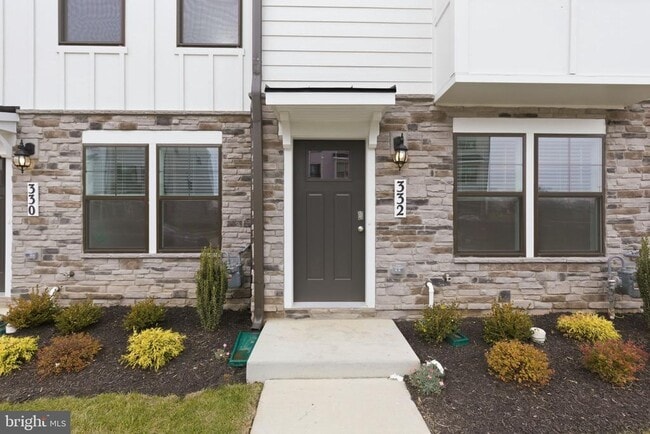 Building Photo - 332 Ensemble Wy