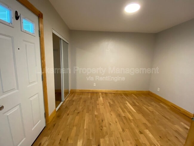 Building Photo - 725 W Vine St