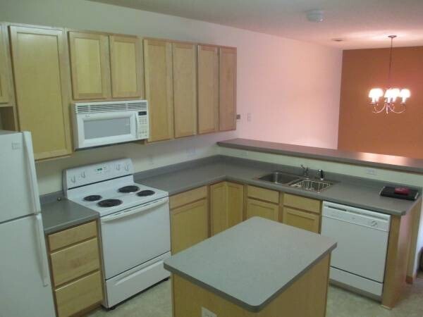 Foto del edificio - Spacious 2 Bedrm + Loft 2 Bath Townhome Available Now