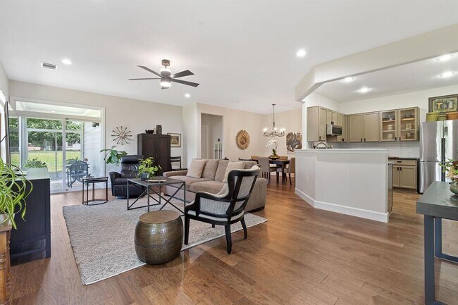 Building Photo - 257 Bonham Loop
