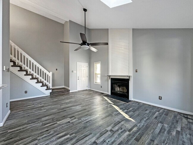 Foto del edificio - Spacious 3-Bed, 2-Bath Home with Open Floo...