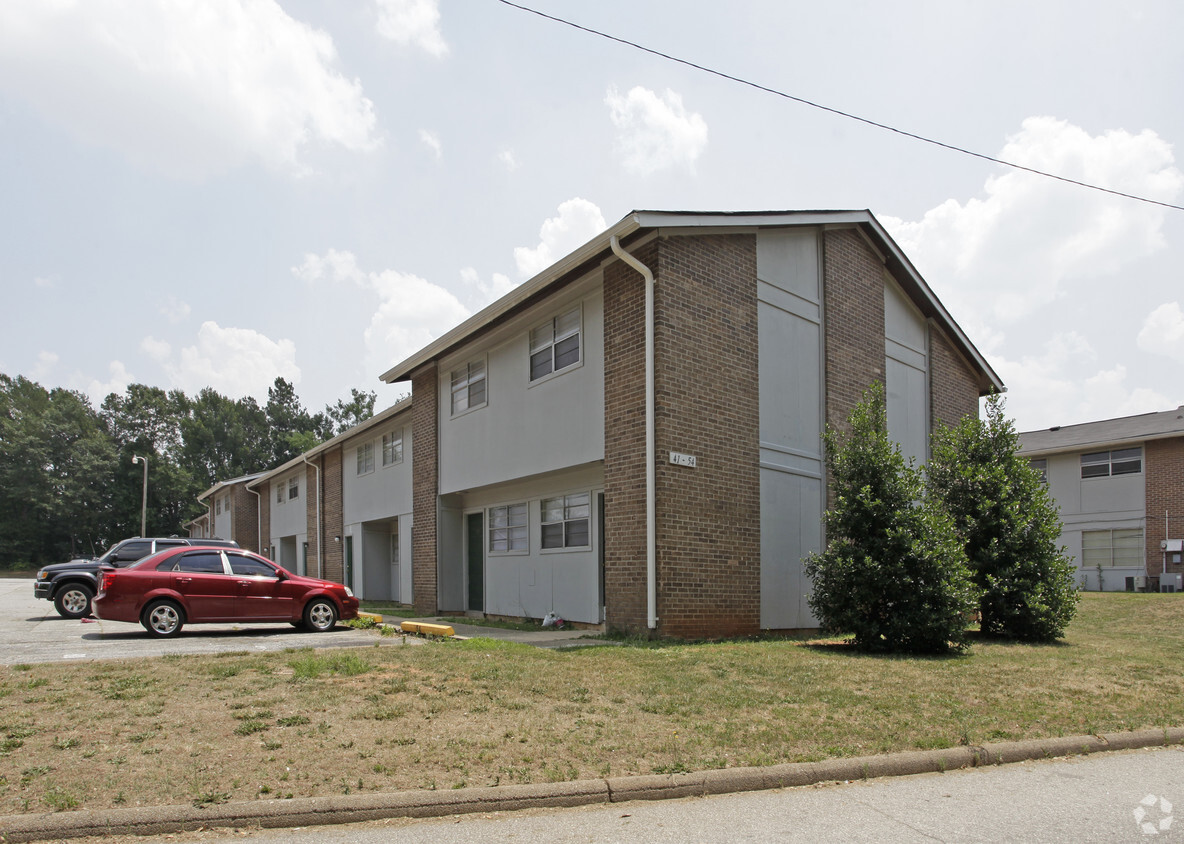 Primary Photo - Silver Creek Apartments