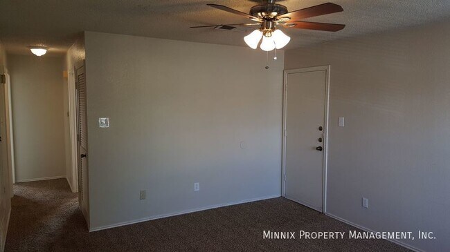 Foto del edificio - 9614 Elmwood Ave
