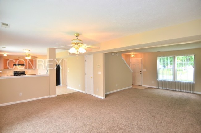 Building Photo - 10923 Snowdrop Way