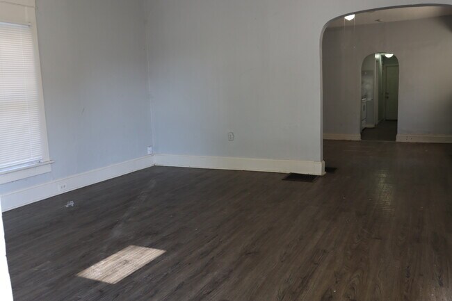 Entry way with new flooring - 3017 Connor St