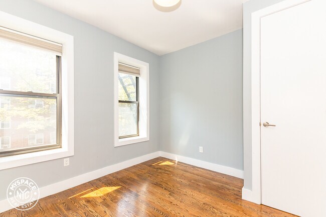 Building Photo - 327 E 19th St
