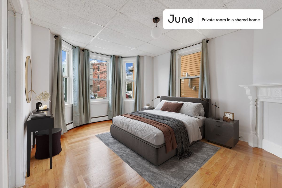 Foto principal - Room in Shared 3 bed/1 bath home