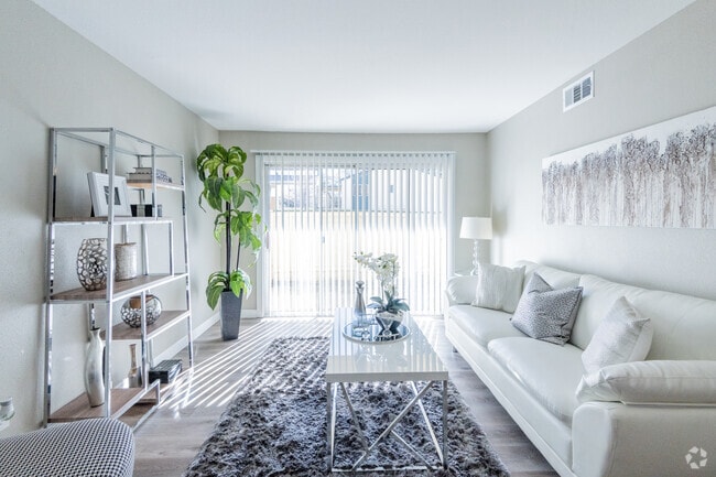 Interior Photo - Creekside Gardens