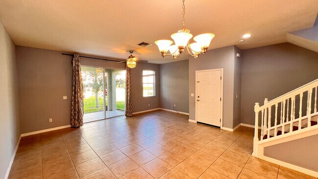 Foto del edificio - Modern 3BR/2.5BA Home in Sanford with HOA Lawn Care & Pet-Friendly Living