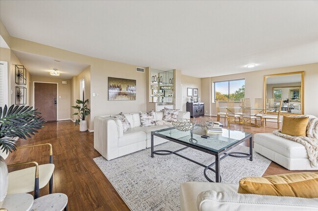 Foto del edificio - 49 Briar Hollow Ln