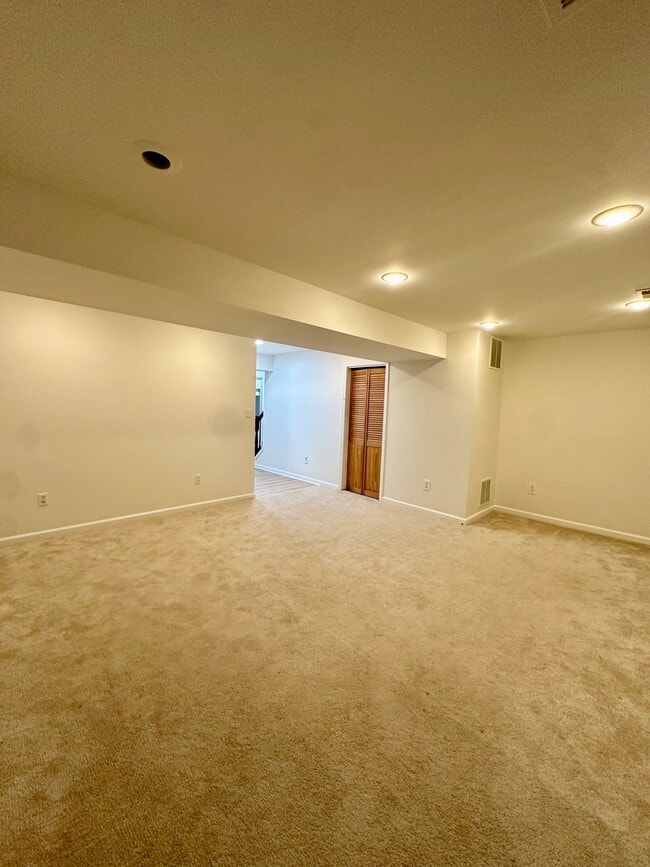 Building Photo - 9242 Jessica Dr
