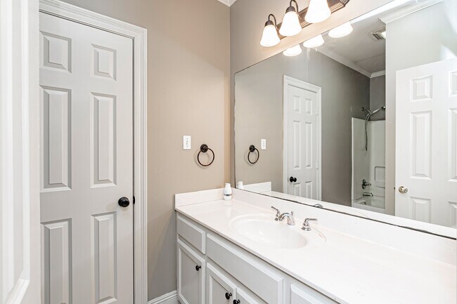 Foto del edificio - 828 Meadow Bend Dr