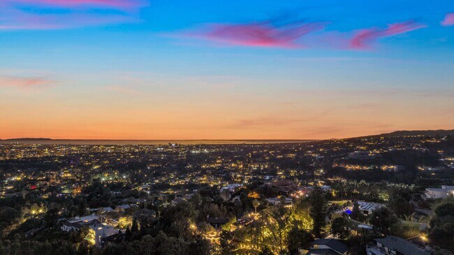 Foto del edificio - 1447 San Ysidro Dr