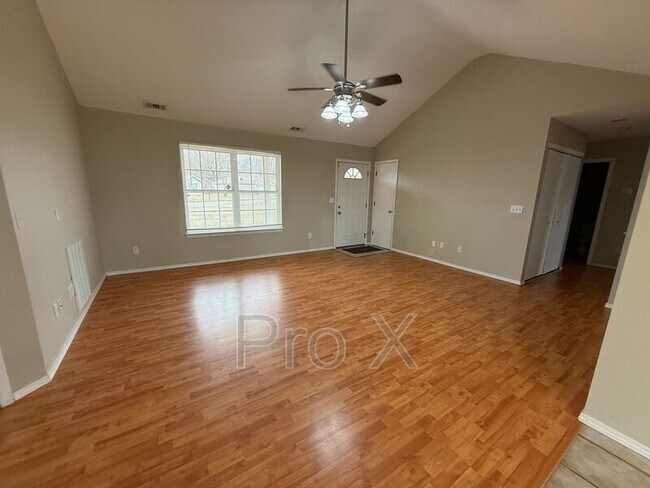 Building Photo - 1603 Annie Baxter Ave