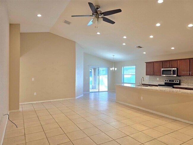 Foto del edificio - 1022 Rivershore Ave