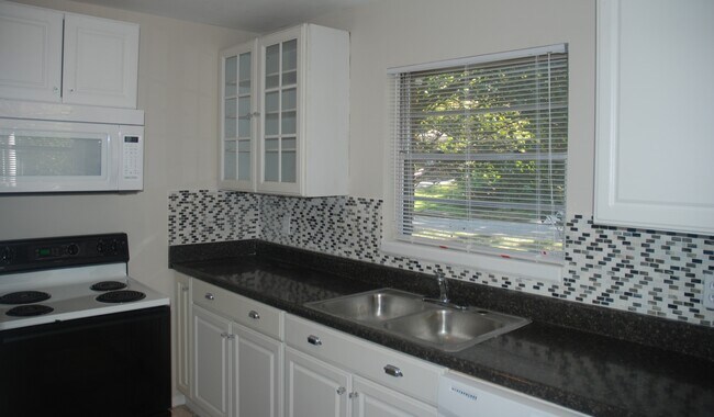 Foto del edificio - 2038 Dellwood Pl