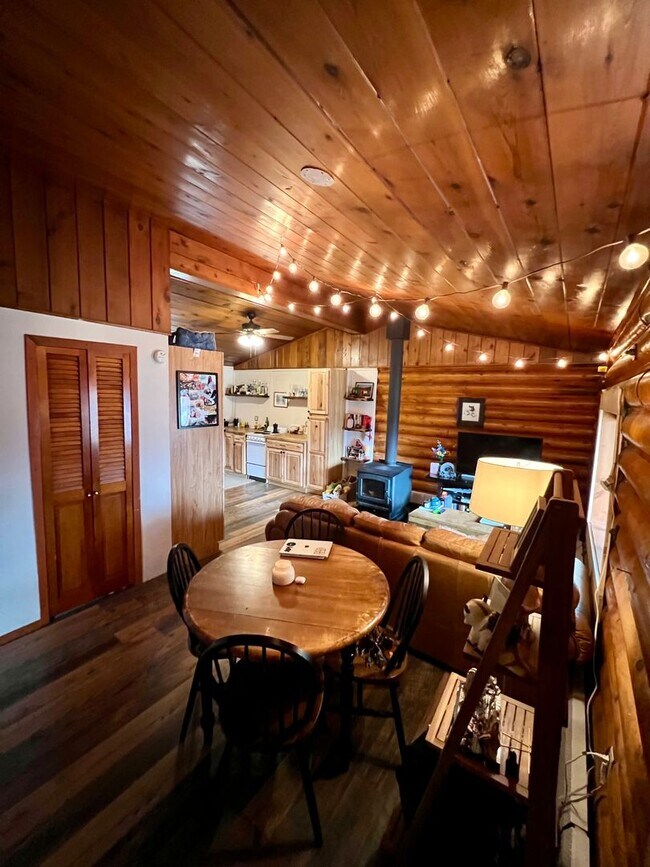 Foto del edificio - Charming 2-Bedroom Home in Moose Creek – D...