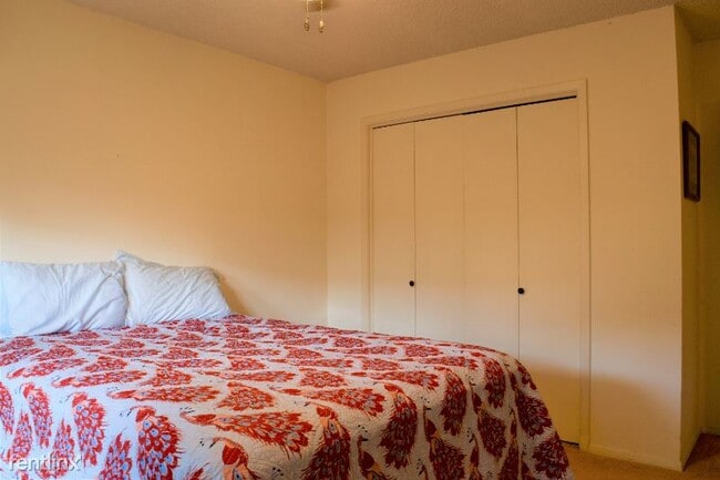 Building Photo - 1 br, 1 bath Townhome - 903 Shady Creek Ln