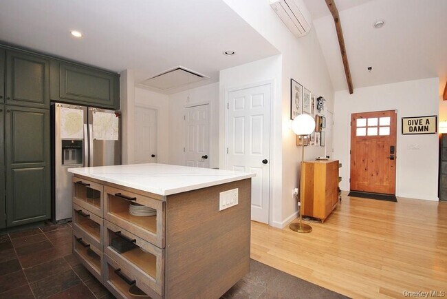 Foto del edificio - 117 Seven Hills Lake Dr