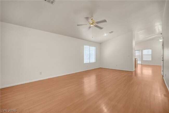 Foto del edificio - 8545 Hidden Pines Ave