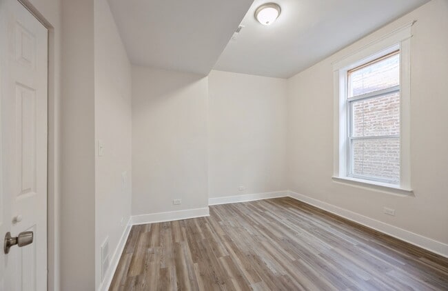 Foto del edificio - 2442 S Kedzie Ave