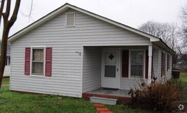 Building Photo - 2702 S Ridge Ave