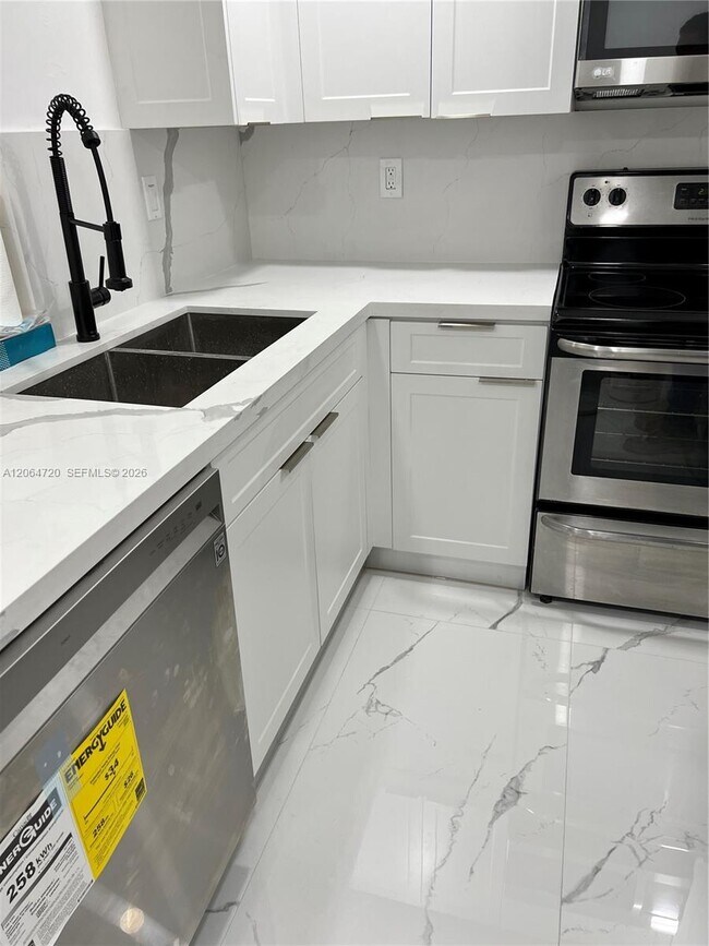Foto del edificio - 9990 NW 9th Street Cir