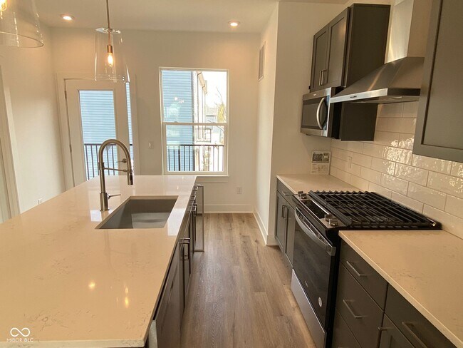 Foto del edificio - 2129 N College Ave