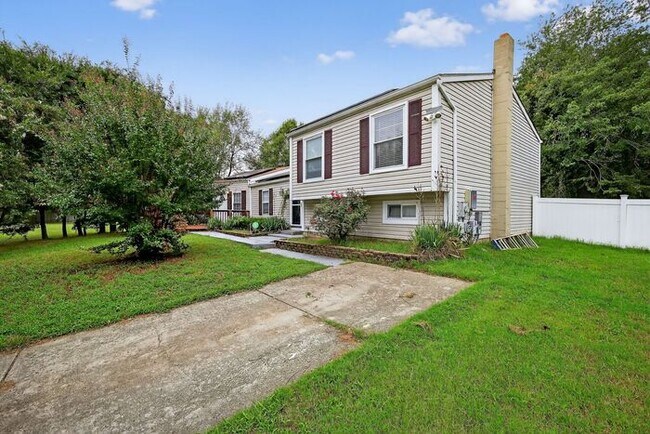Foto del edificio - 2225 Pinefield Way