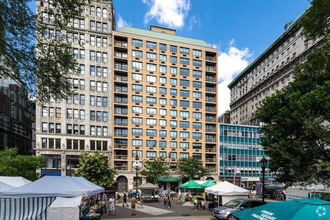 Building Photo - Carlyle Court