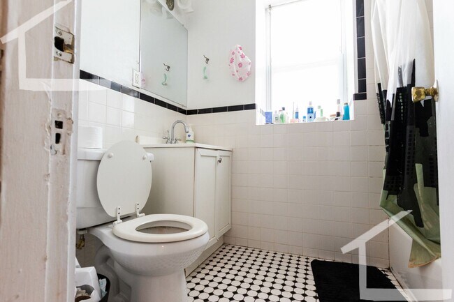 Foto del edificio - What a bargain! 4-Bed Allston Apt Near the T