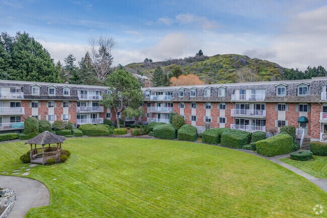Photo du bâtiment - Fraser Tolmie Apartments