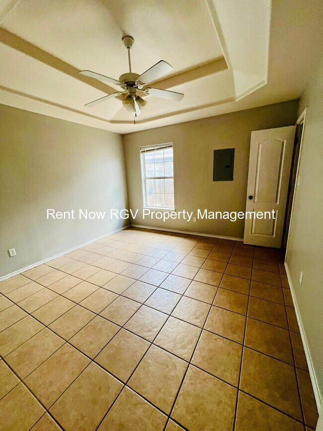 Foto del edificio - 1608 W Portales Dr