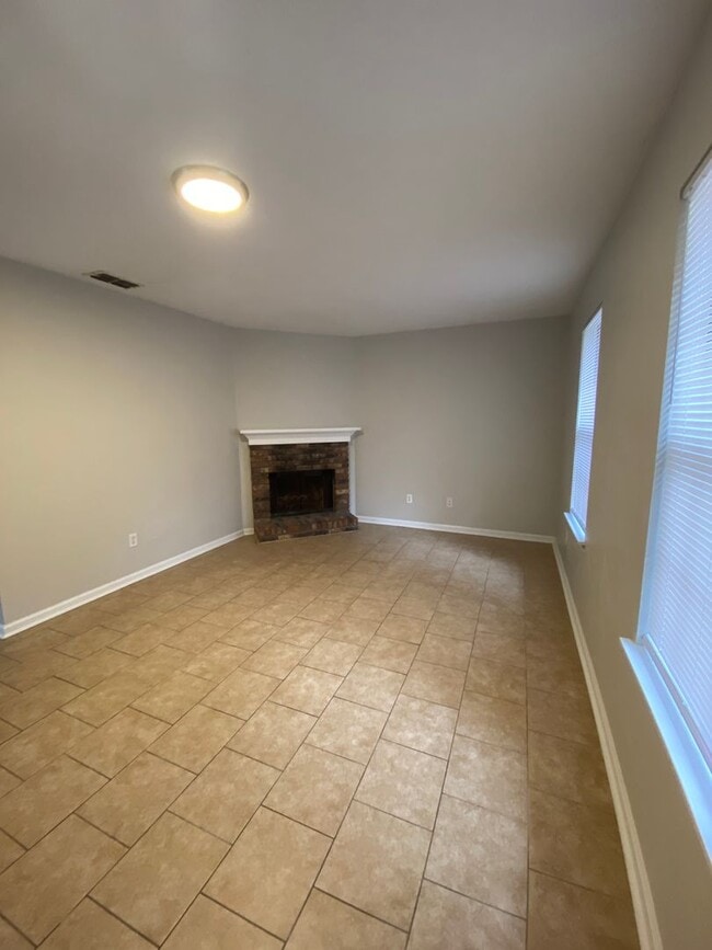 Foto del edificio - Spacious property off Park Avenue