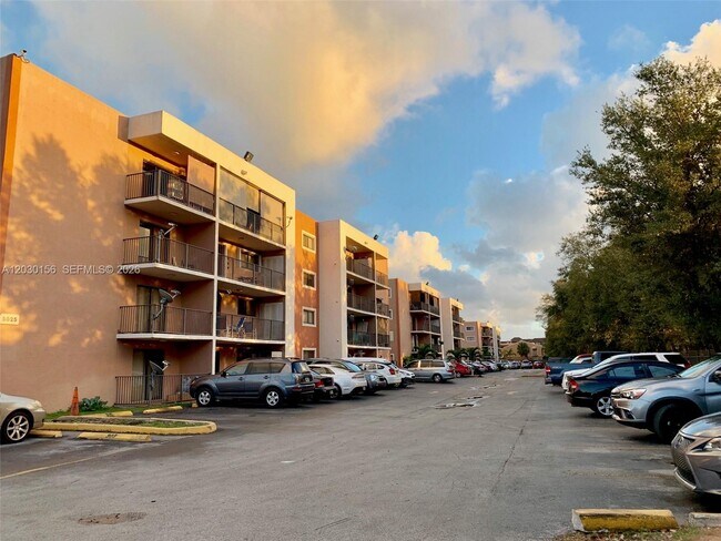 Building Photo - 5825 W 25th Ct