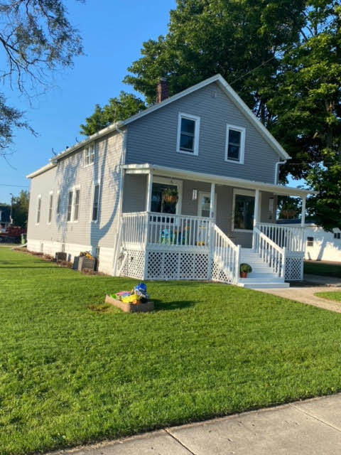 Primary Photo - 609 Menasha St