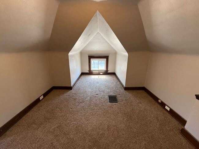 Foto del edificio - 4 BED 1 BATH SINGLE FAMILY HOME IN CLEVELAND!