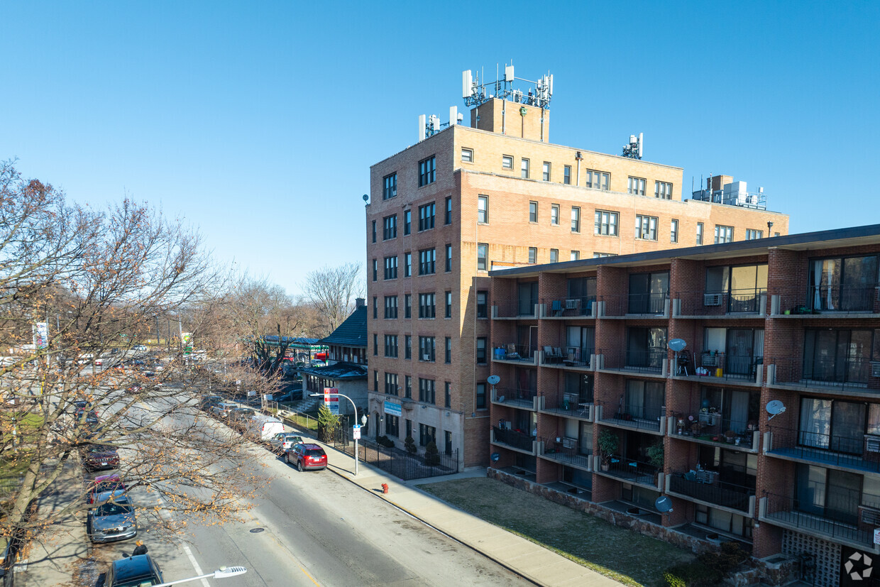 Primary Photo - Jeffery Parkway Apartments