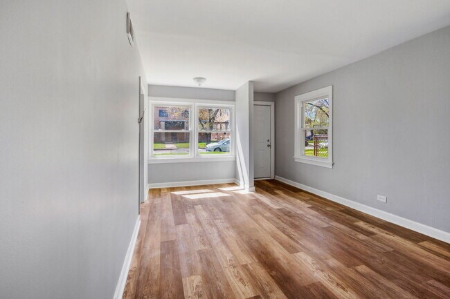 Foto del edificio - 1418 W 112th St