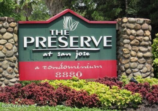 Building Photo - 8849 Old Kings Rd S