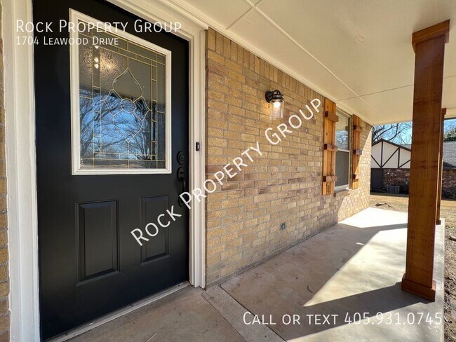 Foto del edificio - 2 story, 4 bed, 2 bath, 2100 sq. ft. on an...