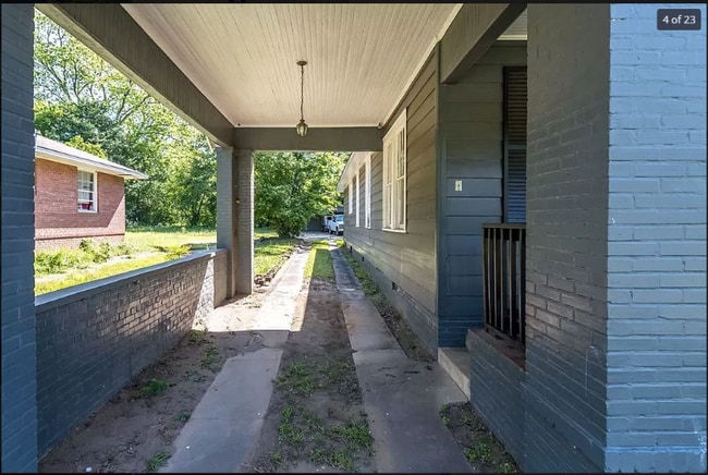 Building Photo - 3404 13th Ave