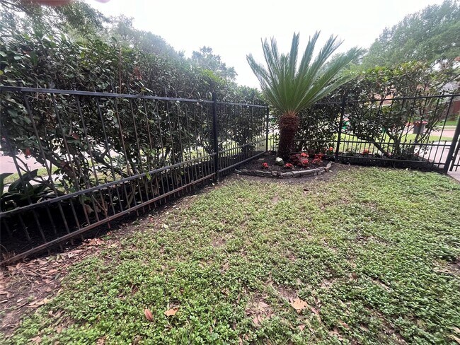 Building Photo - 9602 Top Gallant Ct