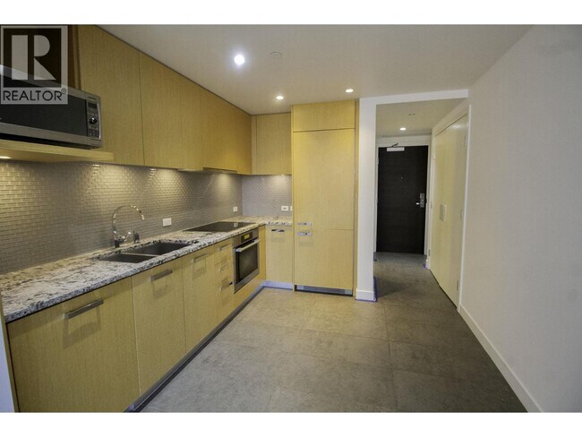 Building Photo - 1028 Barclay St