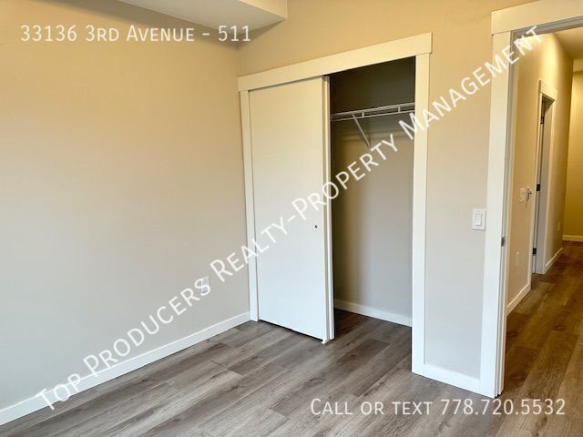 Building Photo - South Facing 2 Bed Apartment