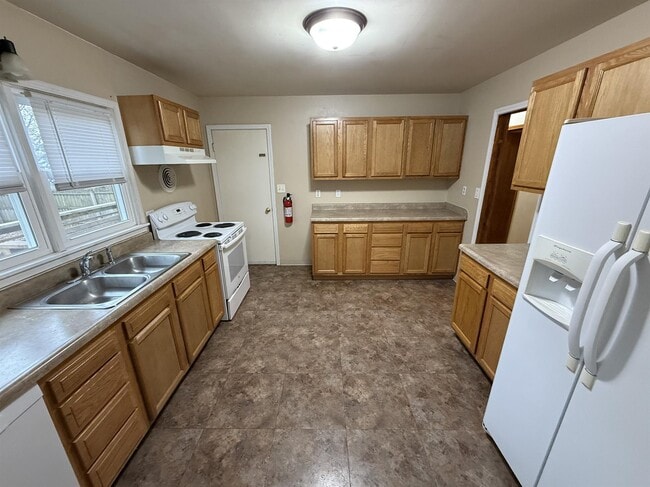 Building Photo - 722 13th Ave